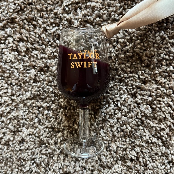 NEW Taylor Swift Evermore “That Ain’t My Merlot” Ornament - Picture 2 of 8